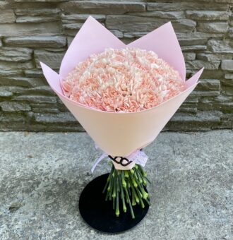 Букет из персиковых диантусов