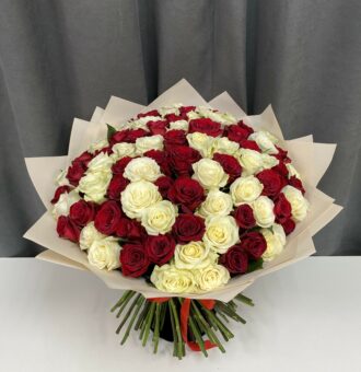Букет из красных и белых роз, Эквадор, 60см 85