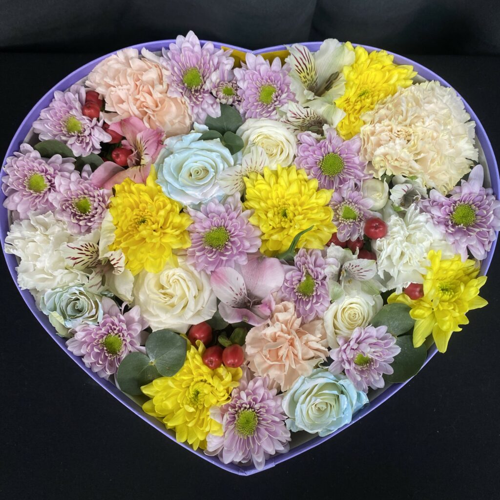 Сердце из цветов 'Сердечный шепот' (ВН)