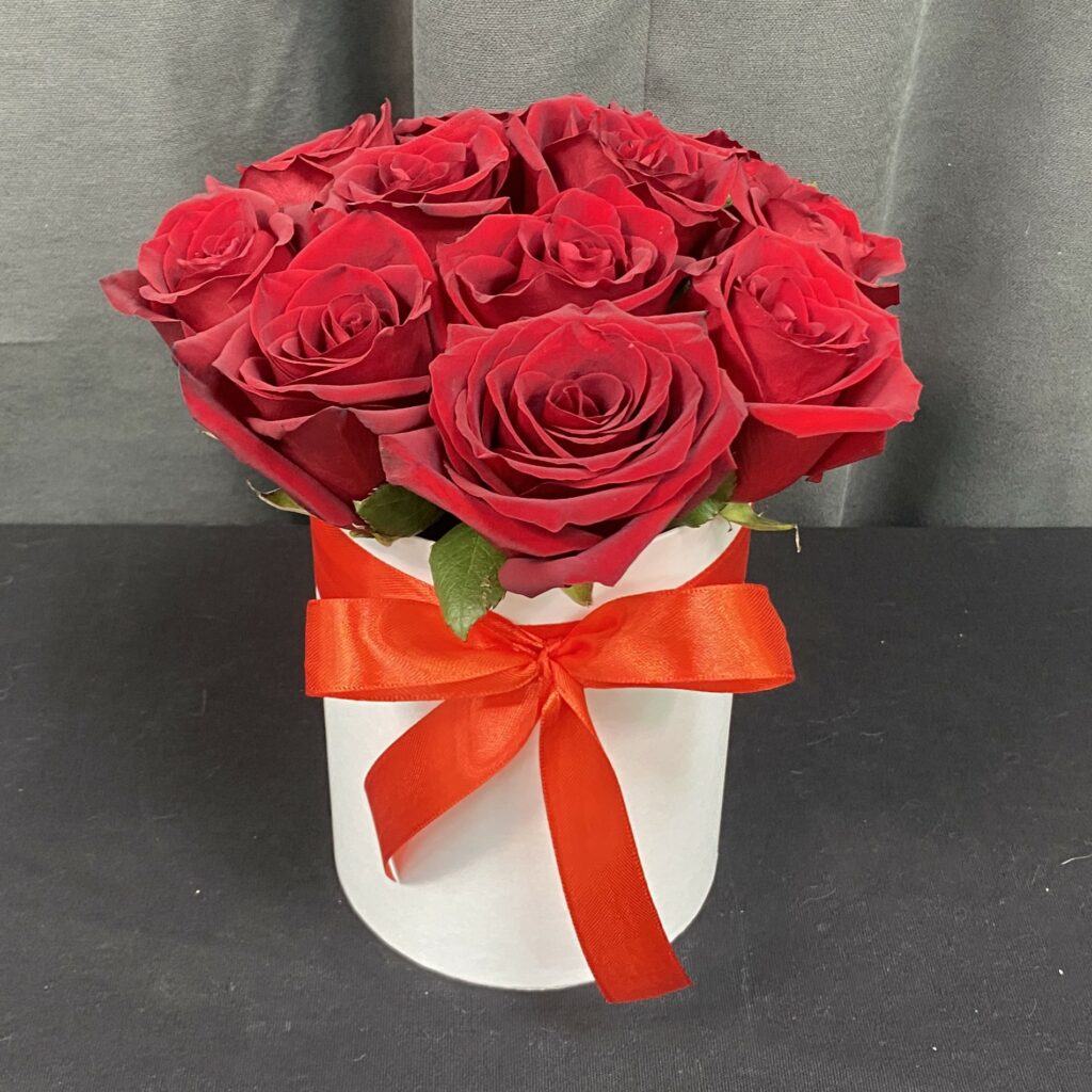 Цветы в коробке 'Одиннадцать сердец'