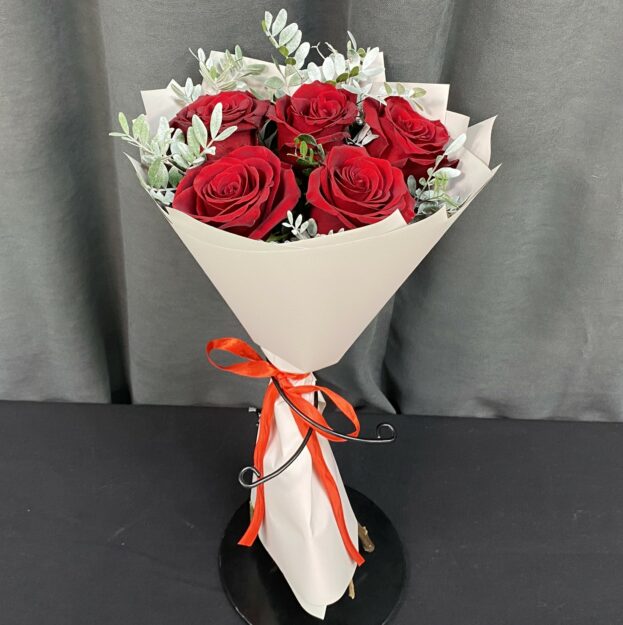 Букет цветов 'Алый рассвет'