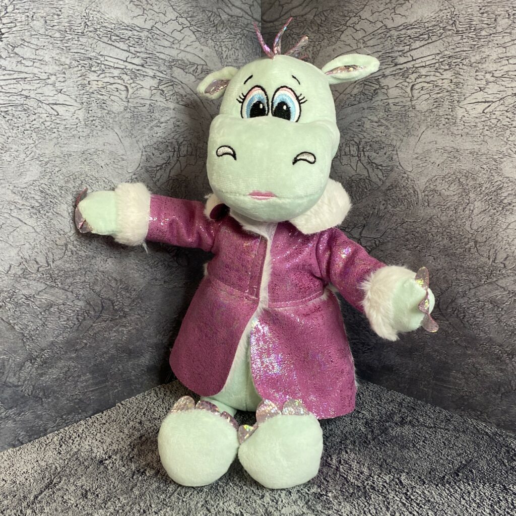 Игрушка 'Дракон Дейзи в розовой дубленке', мятный, 25 см (152)