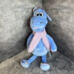 Игрушка 'Дракон Дейзи с шарфом', синий, 25 см (154)