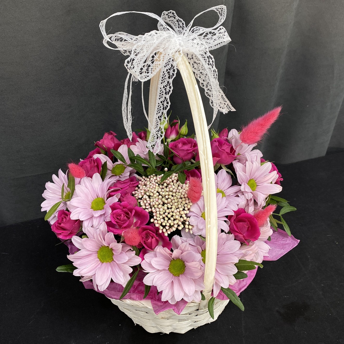 70e6af61-5636-4b90-9d7d-4f3e092d872c Цветы в корзине ‘Нежная россыпь’ (ВН) — изображение 1