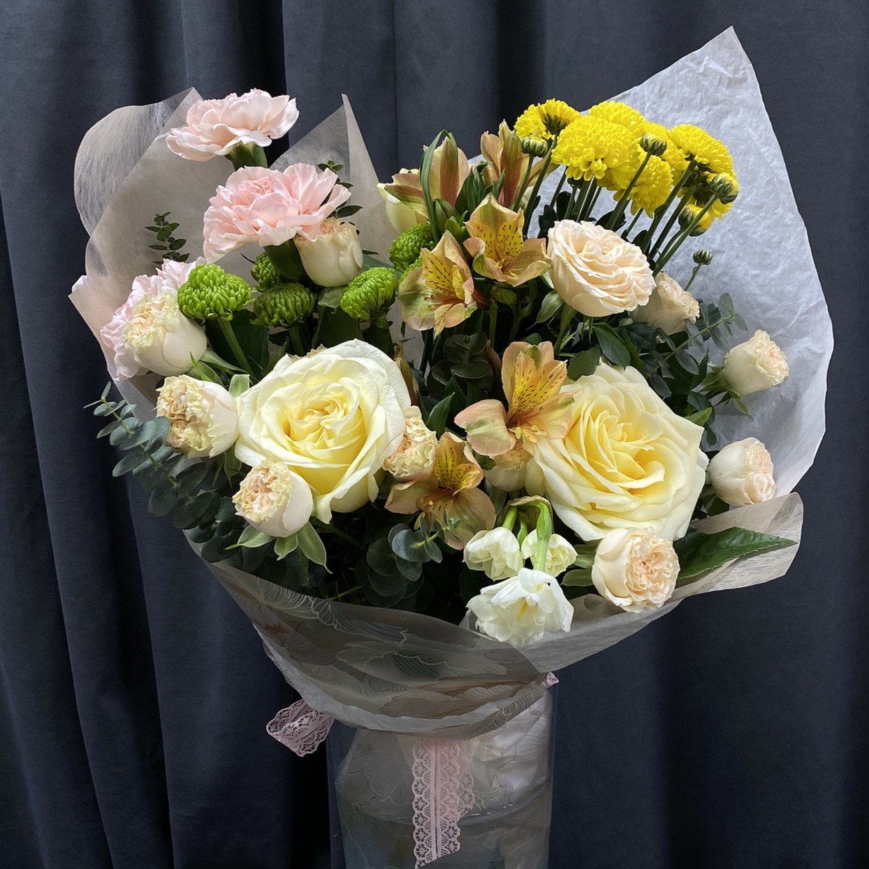 f69bec2c-d5bd-42b3-88a8-b5d70f525788 Букет цветов ‘Сюрреал’ (ВН)